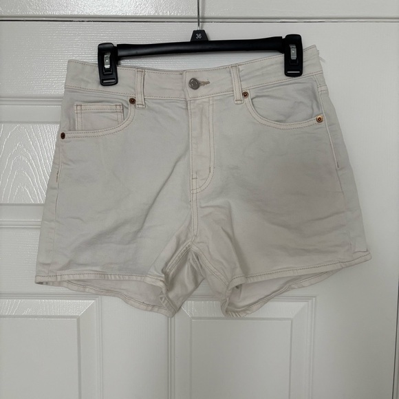 H&M Women's Cream Shorts Size 6 - Picture 1 of 4
